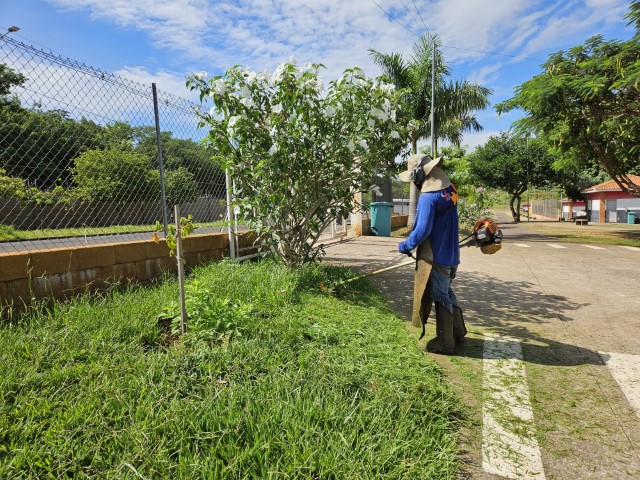 Zeladoria é feita no Balneário da Amizade para receber visitantes no feriado prolongado