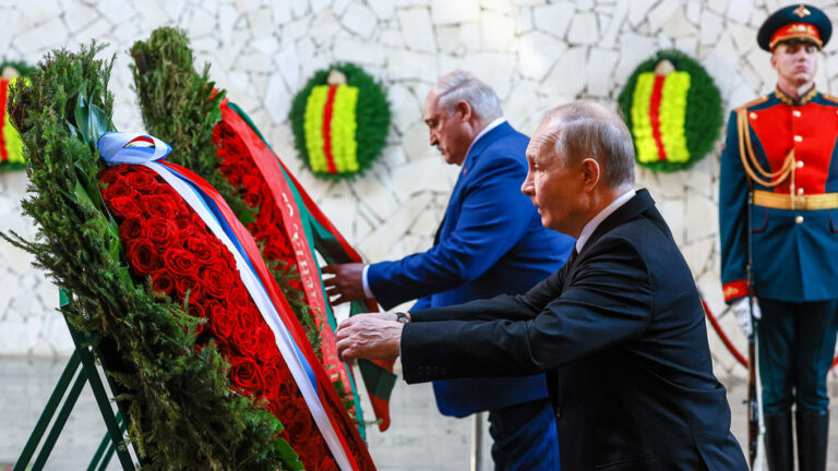 cladimir-putin-e-alexander-lukashenko-comemoracoes-segunda-guerra