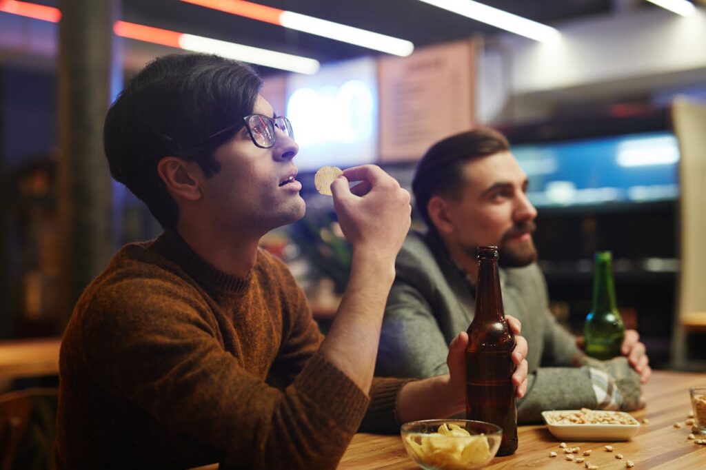 homens-bo-bar-bebendo