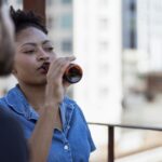 mulher-bebendo-alcool